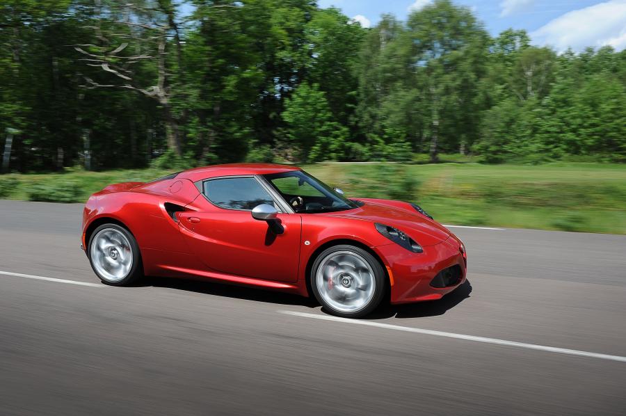  Alfa Romeo 4C 2014 года  (UK) (фото 3 из 24)